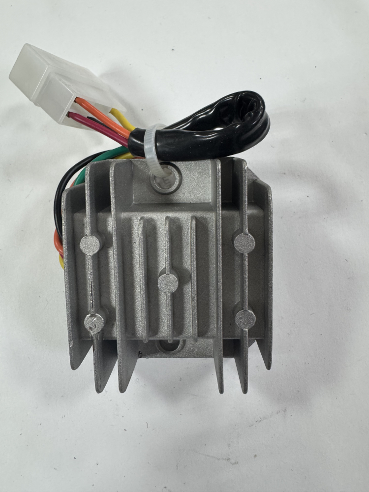 Регулятор напряжения 4Т 125-150сс 1 фишка 5 конт.SCOOTER-M, 16253 МОТОУДАЧА. Магазин мототехники и садового инвентаря в Калуге