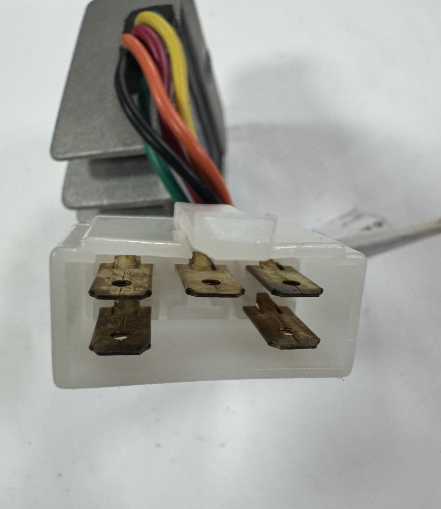 Регулятор напряжения 4Т 125-150сс 1 фишка 5 конт.SCOOTER-M, 16253 МОТОУДАЧА. Магазин мототехники и садового инвентаря в Калуге