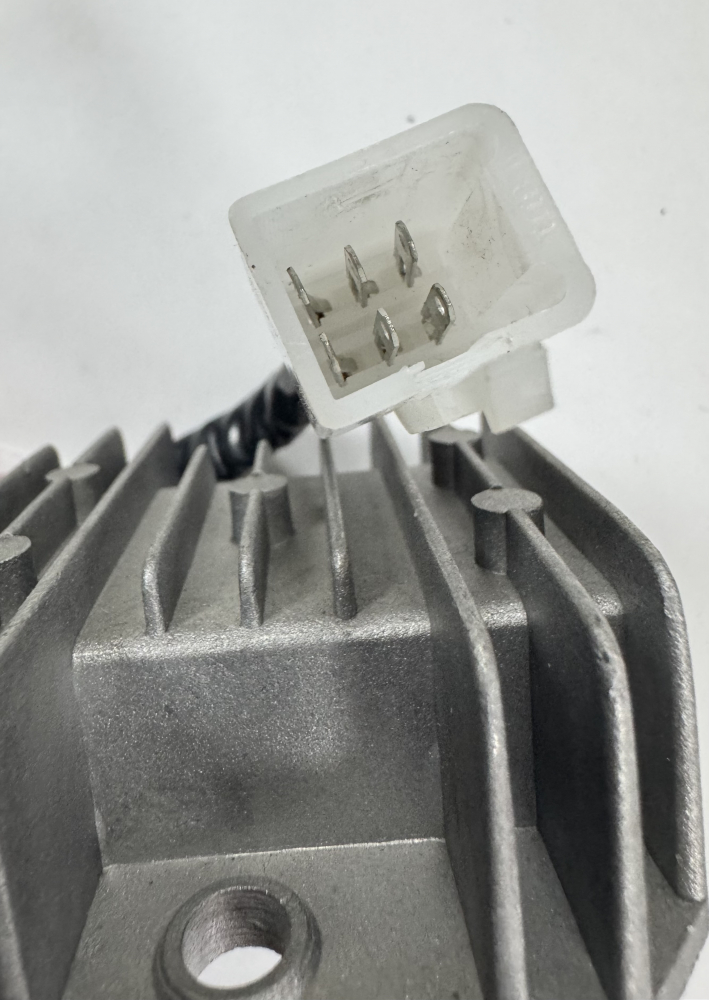 Регулятор напряжения 4Т 125-150сс 1 фишка 6 конт.SCOOTER-M, 16254 МОТОУДАЧА. Магазин мототехники и садового инвентаря в Калуге