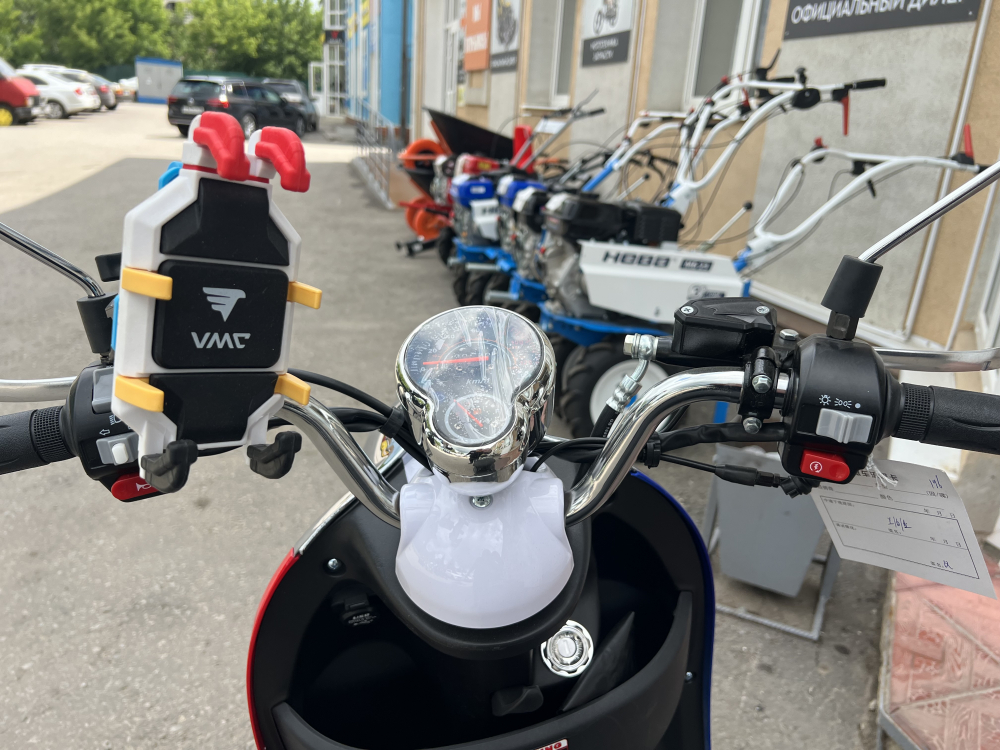 Скутер VENTO RETRO 49cc (150) сигнализация (99кг/100кг) WHITЕ/BLUE/RED ФРАНЦИЯ МОТОУДАЧА. Магазин мототехники и садового инвентаря  в Калуге