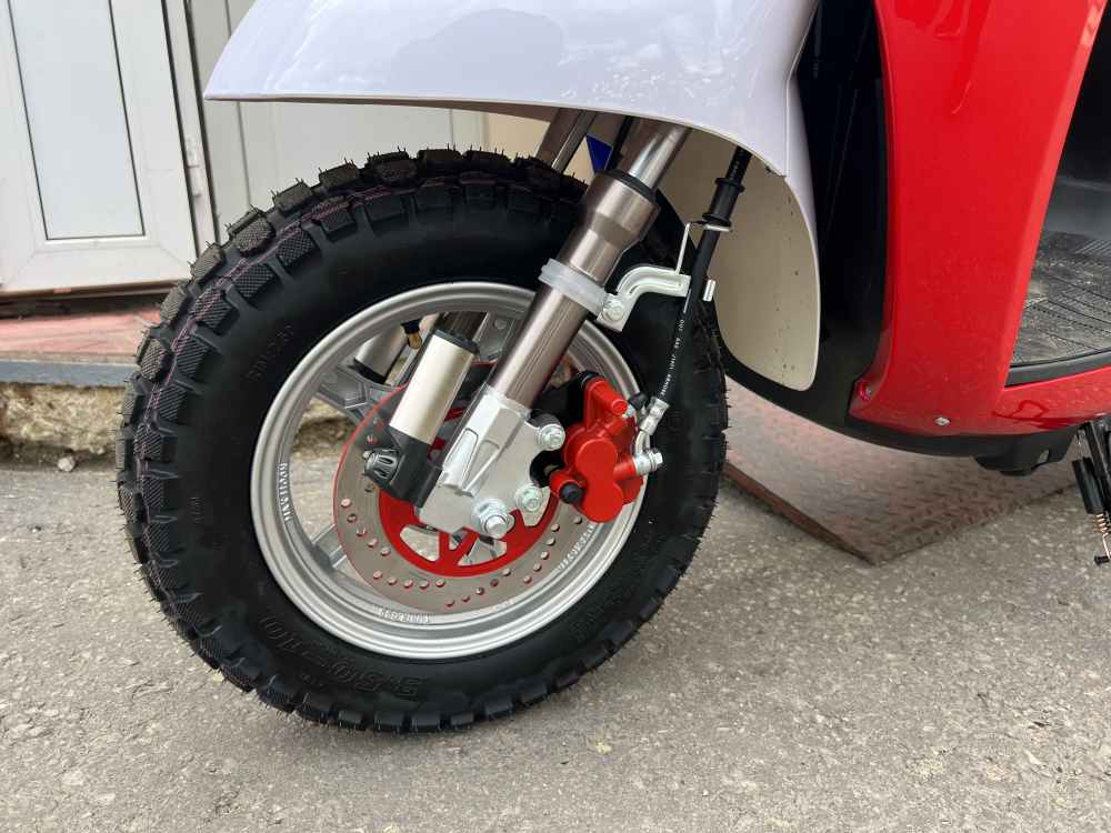 Скутер VENTO RETRO 49cc (150) сигнализация (99кг/100кг) WHITЕ/BLUE/RED ФРАНЦИЯ МОТОУДАЧА. Магазин мототехники и садового инвентаря  в Калуге
