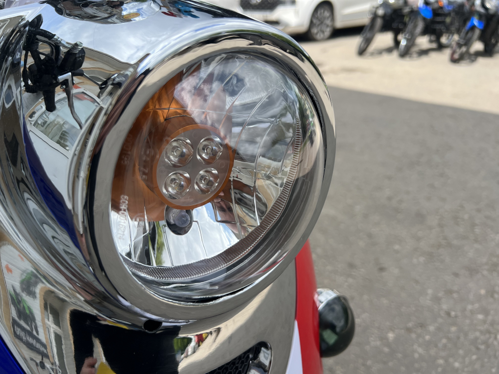 Скутер VENTO RETRO 49cc (150) сигнализация (99кг/100кг) WHITЕ/BLUE/RED ФРАНЦИЯ МОТОУДАЧА. Магазин мототехники и садового инвентаря  в Калуге