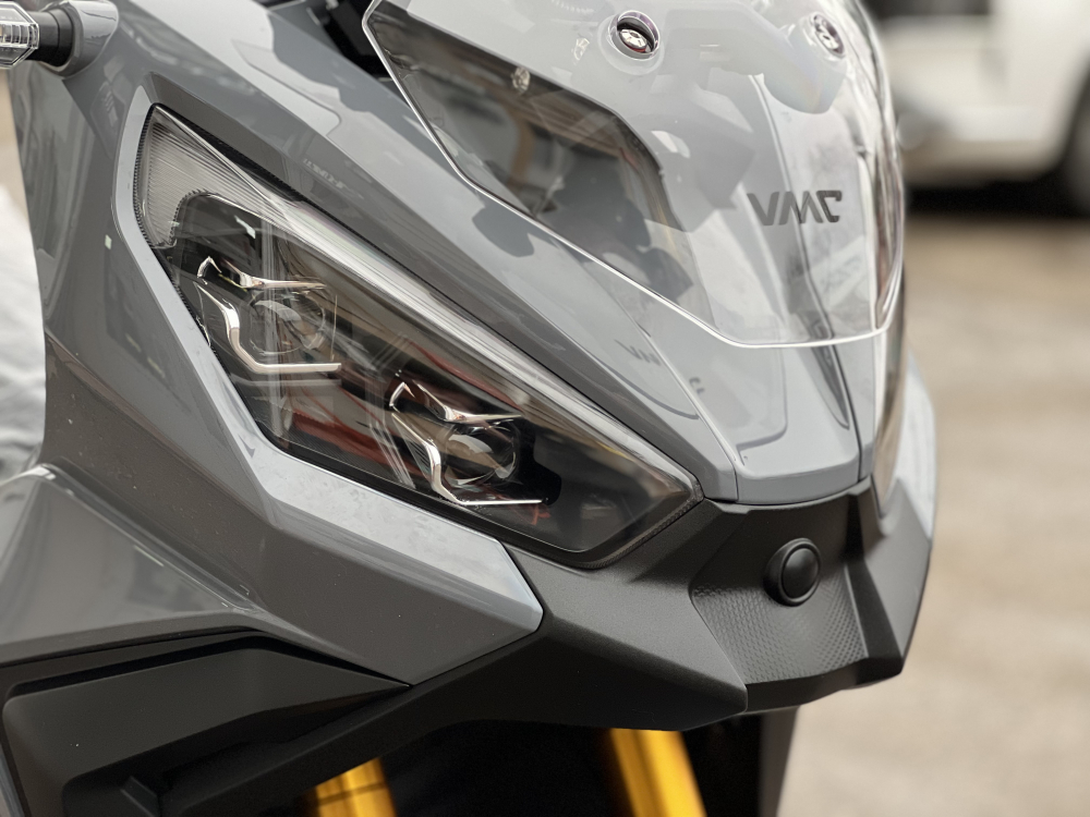 Скутер VMC DISCOVERY ТY50QT-77H 49 см3 СЕРИЯ T1700 (GLOSSY GREY) МОТОУДАЧА. Магазин мототехники и садового инвентаря с доставкой по всей России