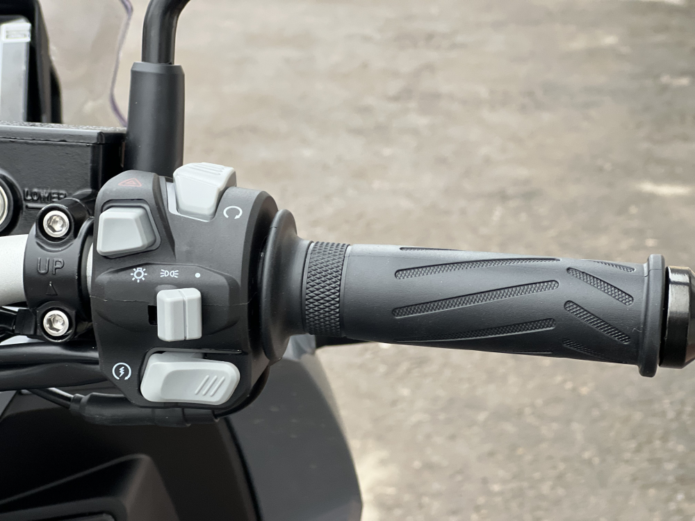 Скутер VMC DISCOVERY ТY50QT-77H 49 см3 СЕРИЯ T1700 (GLOSSY GREY) МОТОУДАЧА. Магазин мототехники и садового инвентаря с доставкой по всей России