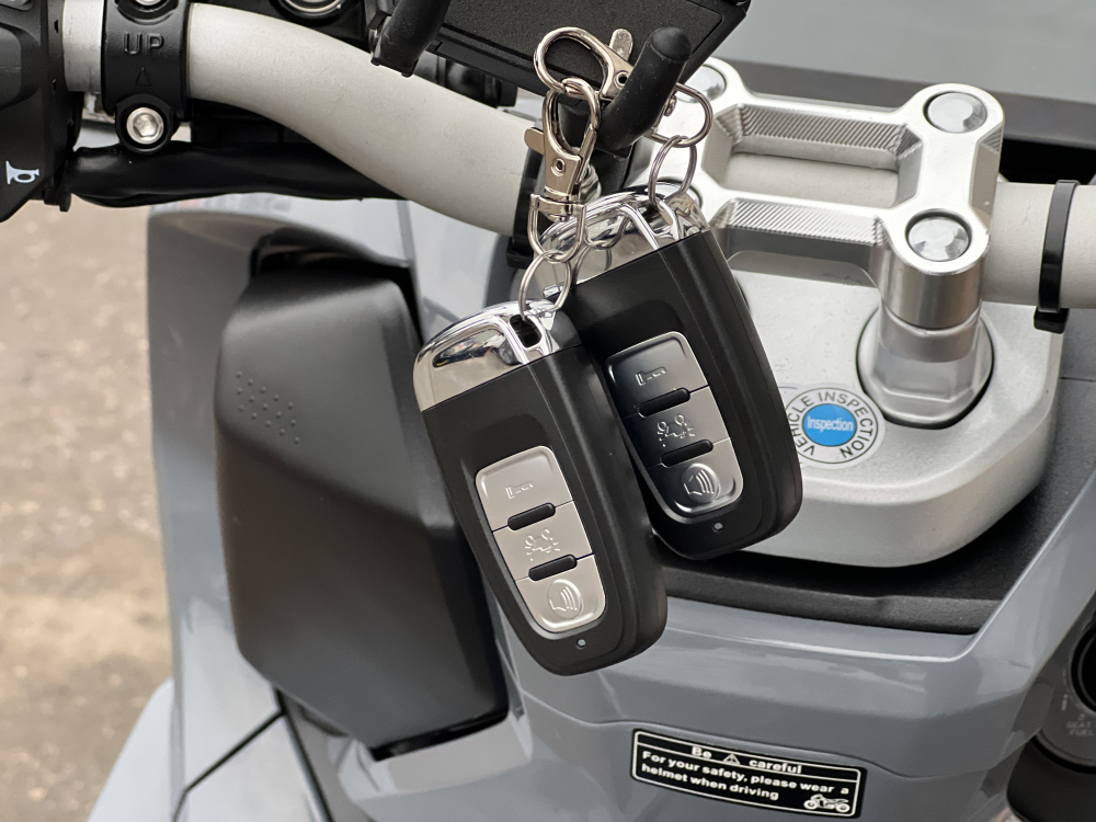 Скутер VMC DISCOVERY ТY50QT-77H 49 см3 СЕРИЯ T1700 (GLOSSY GREY) МОТОУДАЧА. Магазин мототехники и садового инвентаря с доставкой по всей России