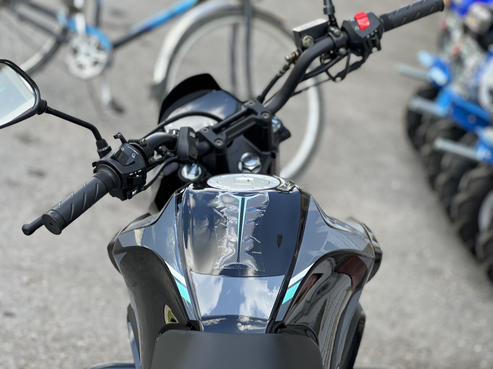 Мопед VMC AURA RS CM48Q 48 см3 СЕРИЯ R1250 (балансир.вал; LED фара/фонарь/панель приборов) VIN (BLAC МОТОУДАЧА. Магазин мототехники и садового инвентаря с доставкой по всей России