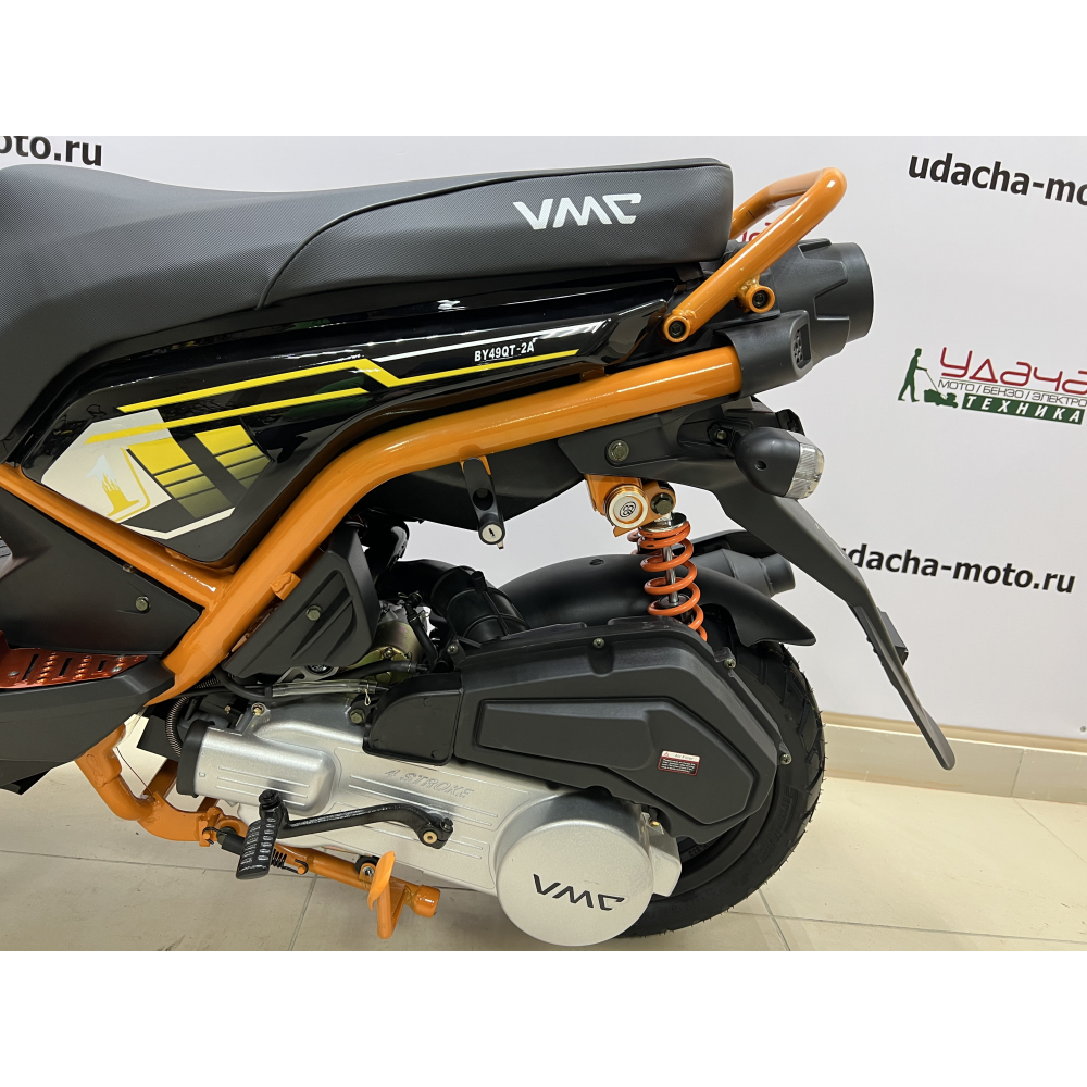 Скутер VMC (VENTO) SMART 49cc (150) (YAMAHA BWS REPLICA сигнализация) (BLACK/ORANGE) Оранжевый МОТОУДАЧА. Магазин мототехники и садового инвентаря с доставкой по всей России