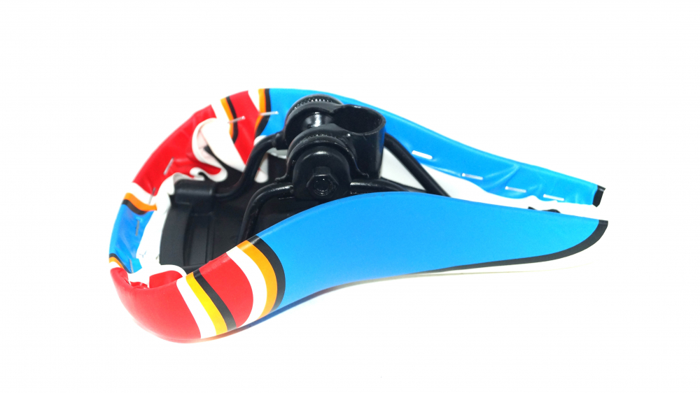Седло (GW-20054-115, полиуретан/сталь, 22 х 16 cм, белый/синий/красный) МОТОУДАЧА. Магазин мототехники и садового инвентаря с доставкой по всей России